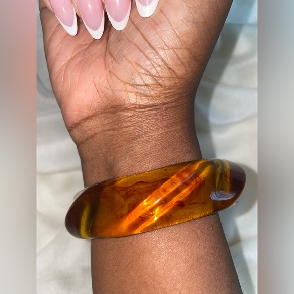 B. Collective Amber Twist Irregular Bangle Bracelet (Boutique) | SAMPLE SALE - Picture 4 of 7